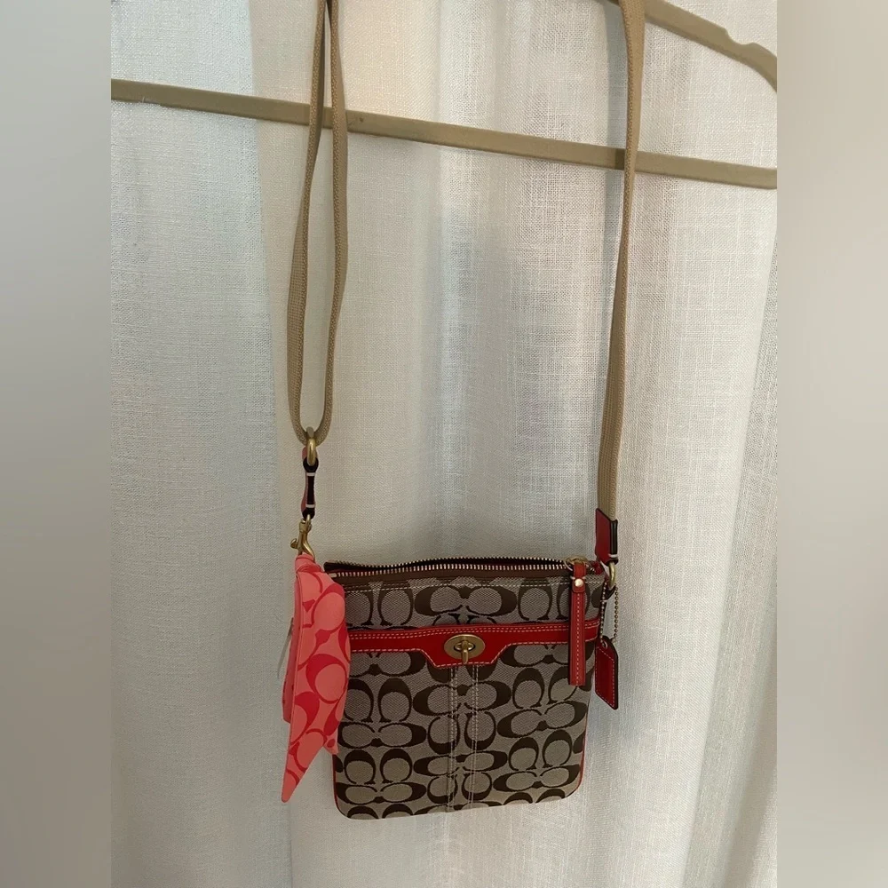 NWT‎ Coach Khaki/Geranium Hamptons Signature Swingpack Crossbody 2007